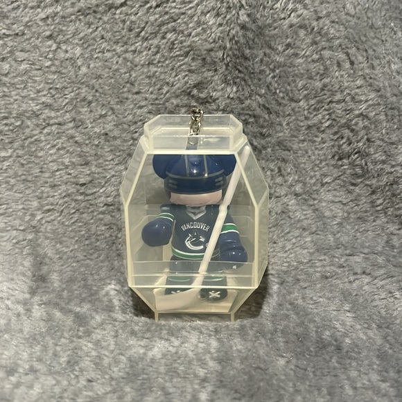 Vancouver Canucks memorabilia - Picture 4 of 9